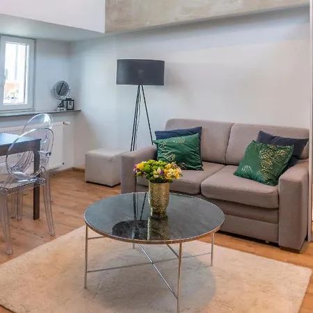 Warynskiego 9: Panorama Smart Apartment Warsaw
