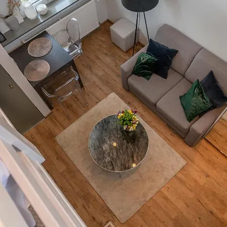 Warynskiego 9 - Piekna Panorama Miasta - Smart Tv 42 Cale - Wifi - Ekspres Kapsulkowy - W Pelni Wyposazona Kuchnia * ורשה
