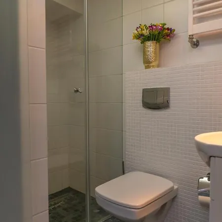 Warynskiego 9 - Piekna Panorama Miasta - Smart Tv 42 Cale - Wifi - Ekspres Kapsulkowy - W Pelni Wyposazona Kuchnia דירה *